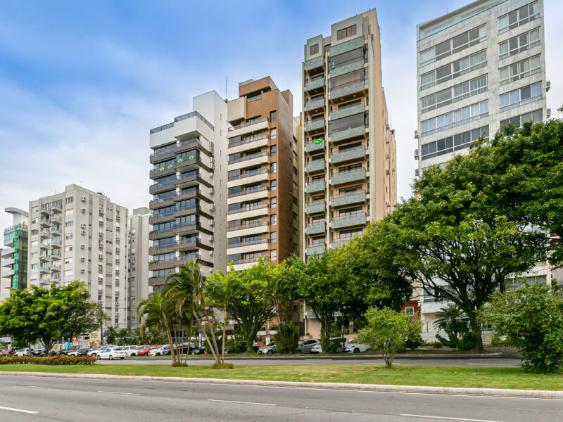 Paris à Beira-mar, na principal avenida de Floripa - AN601