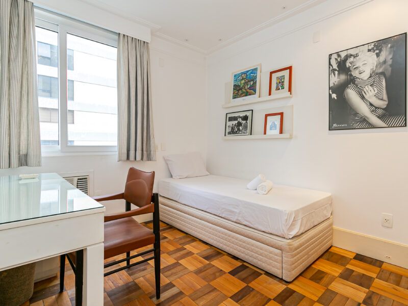 Paris à Beira-mar, na principal avenida de Floripa - AN601