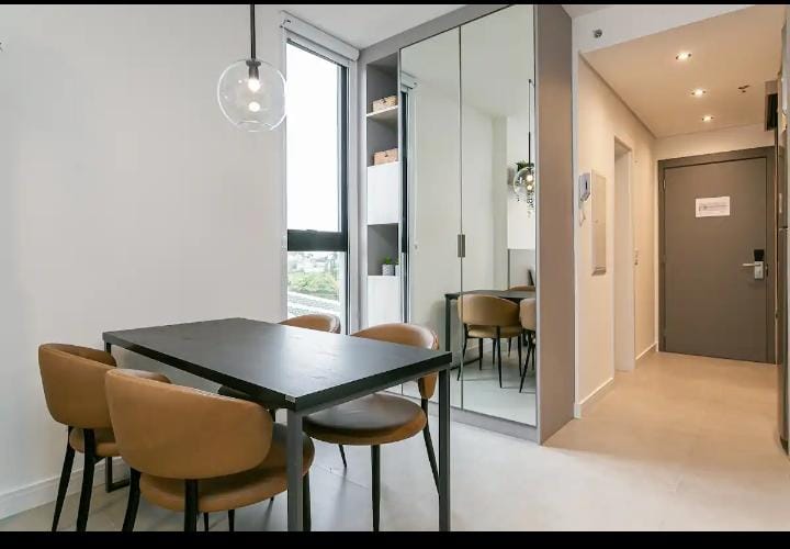 Studio Moderno com ar e academia