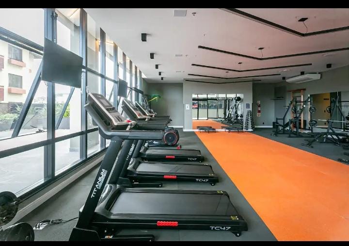 Studio Moderno com ar e academia