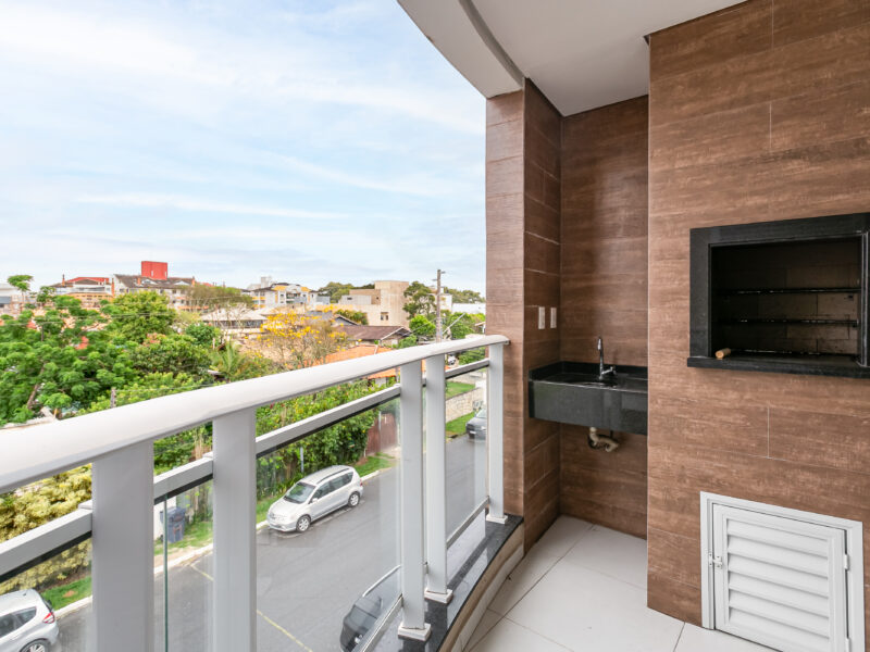 Apto 2Q no Rio Tavares com Piscina e Churrasqueira